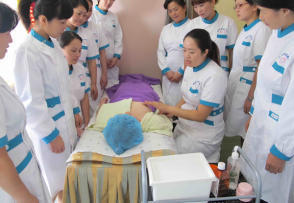 專業家政服務 月嫂育嬰醫陪與深度清潔，一站式滿足家庭精細化需求